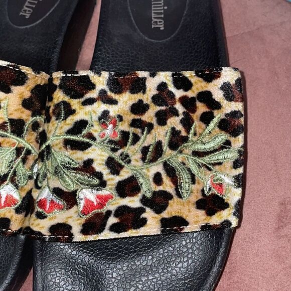 Olivia Miller animal print slides size 10 - Picture 3 of 6